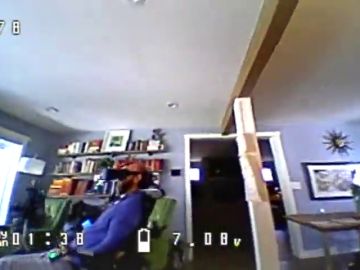VÍDEO: El emotivo momento en el que un hombre con movilidad reducida descubre cómo es su casa gracias a un ingenioso truco