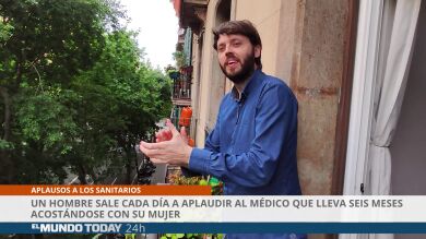 Un hombre sale cada día a aplaudir al médico que lleva seis meses acostándose con su mujer