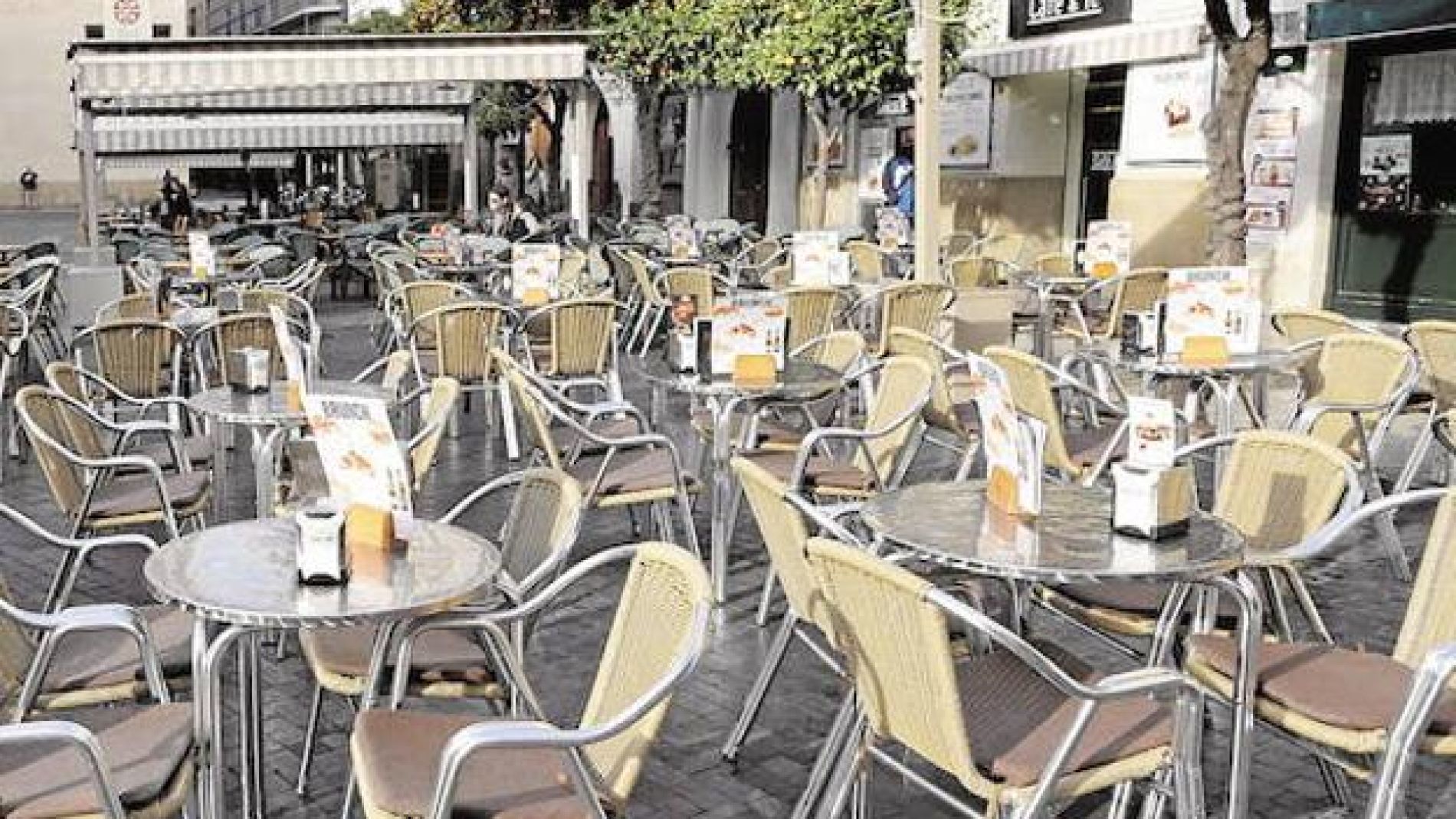 La terrazas de Zaragoza cerrar&aacute;n a las 23:00 horas