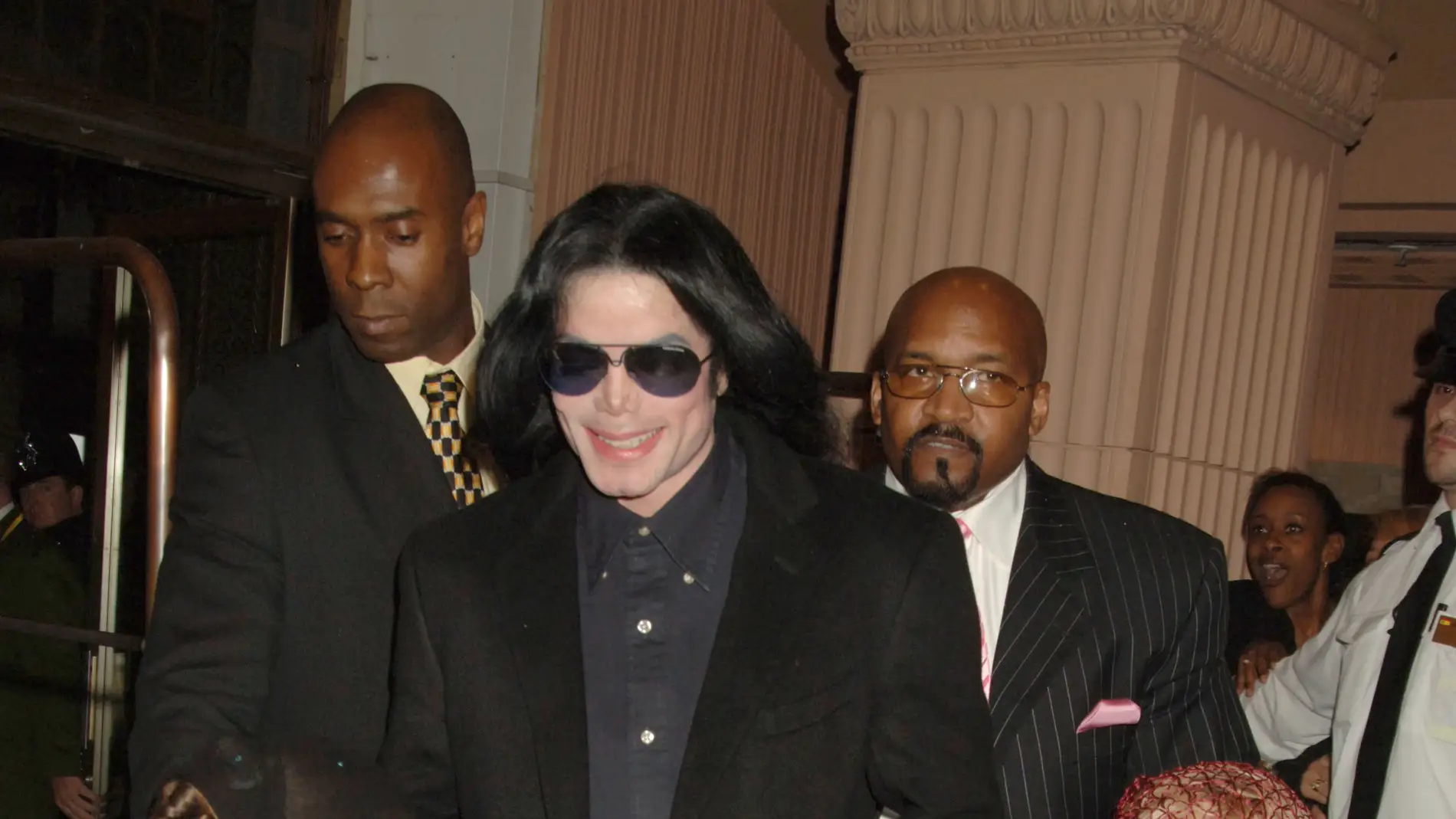 Michael Jackson con sus hijos Paris y Prince, en una imagen de 2005