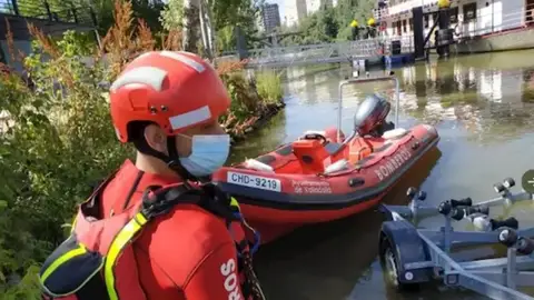 Dispositivo de búsqueda de los Bomberos en el río Pisuerga en Valladolid Dispositivo de búsqueda de los Bomberos en el río Pisuerga en Valladolid