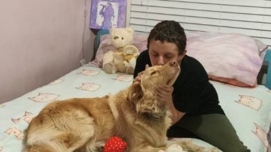 El vídeo de un perro ayudando a su dueña autista: aguanta las lágrimas si puedes