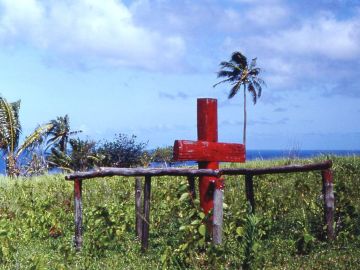 Cruz ceremonial del culto a John Frum por Tim Ross