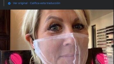 Una mujer sube una foto con esta mascarilla y las redes se burlan por el ilógico diseño 