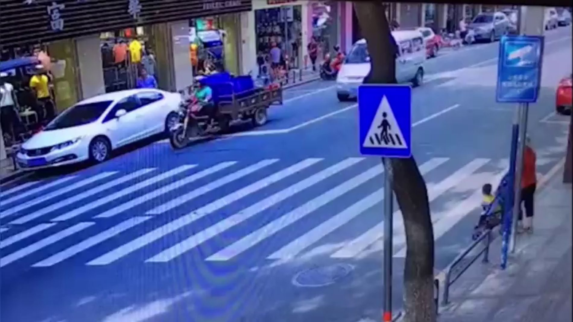 Atropellan a un beb&eacute; y sale ileso gracias a su carrito