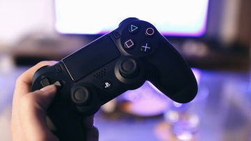 Lo mejor es activar las opciones de control parental