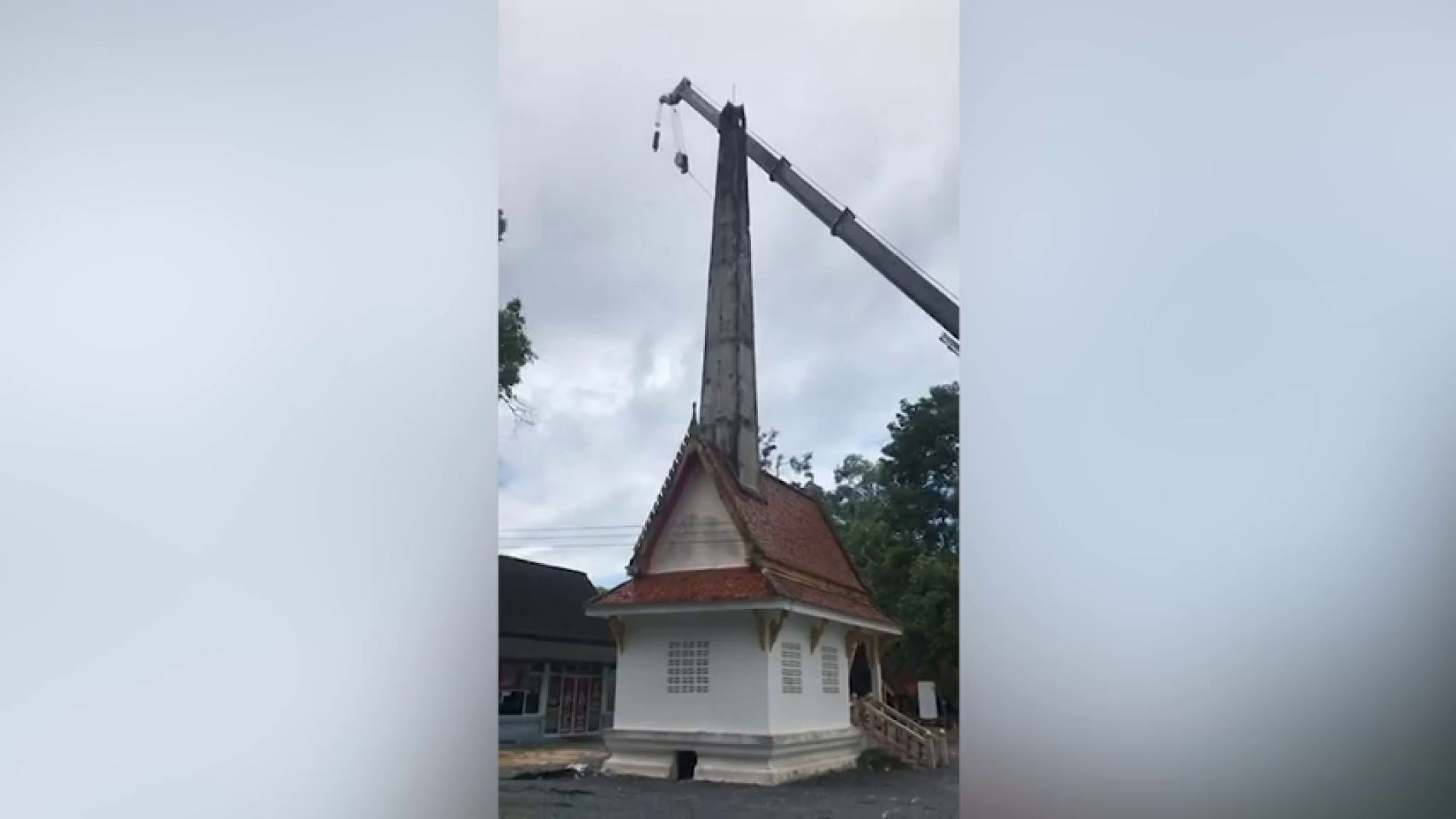 V&Iacute;DEO: Un despiste con la gr&uacute;a provoca el derrumbe de dos edificios