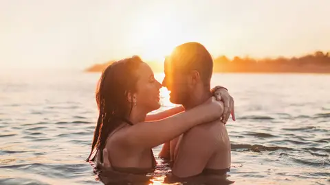 Pareja en el agua Pareja en el agua
