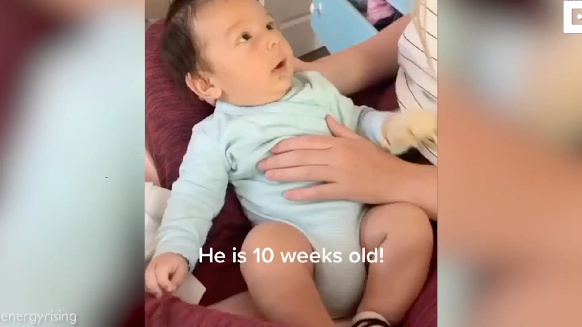 un bebé de 10 semanas dice “Te quiero” 