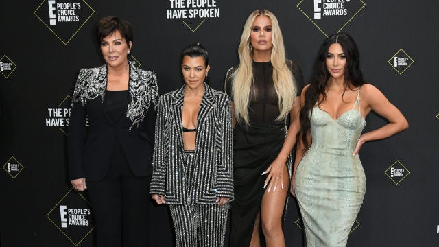 Kris Jenner junto a sus hijas Kourtney, Khloé y Kim Kardashian