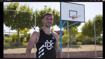 También es un hacha en el basket.