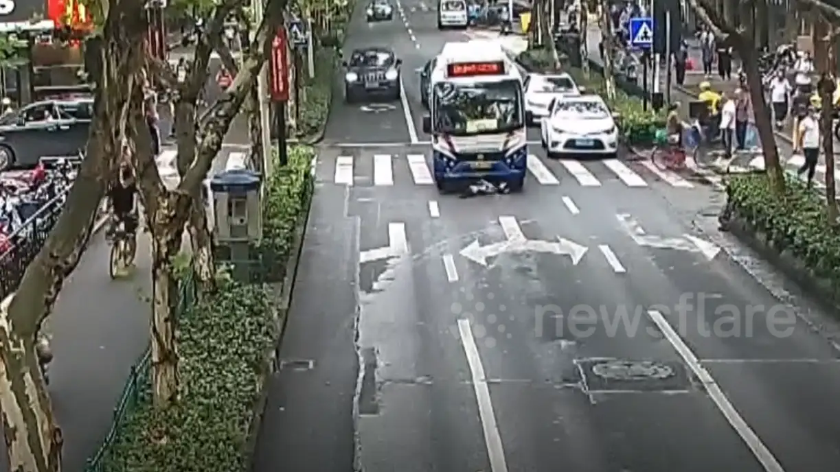 Un autobús atropella a un ciclista