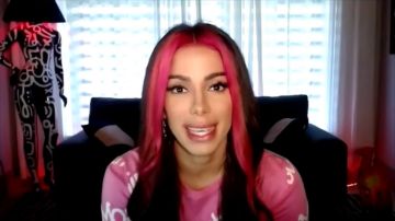 Anitta en una entrevista para Flooxer