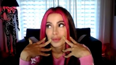 Anitta nos confiesa que le gustaría que Rosalía bajara 'downtown'