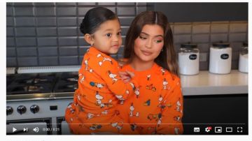 Stormi y Kylie Jenner