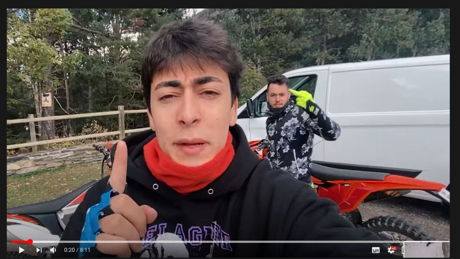 El 'accidentado' paseo en moto de TheGrefg y Nil Ojeda