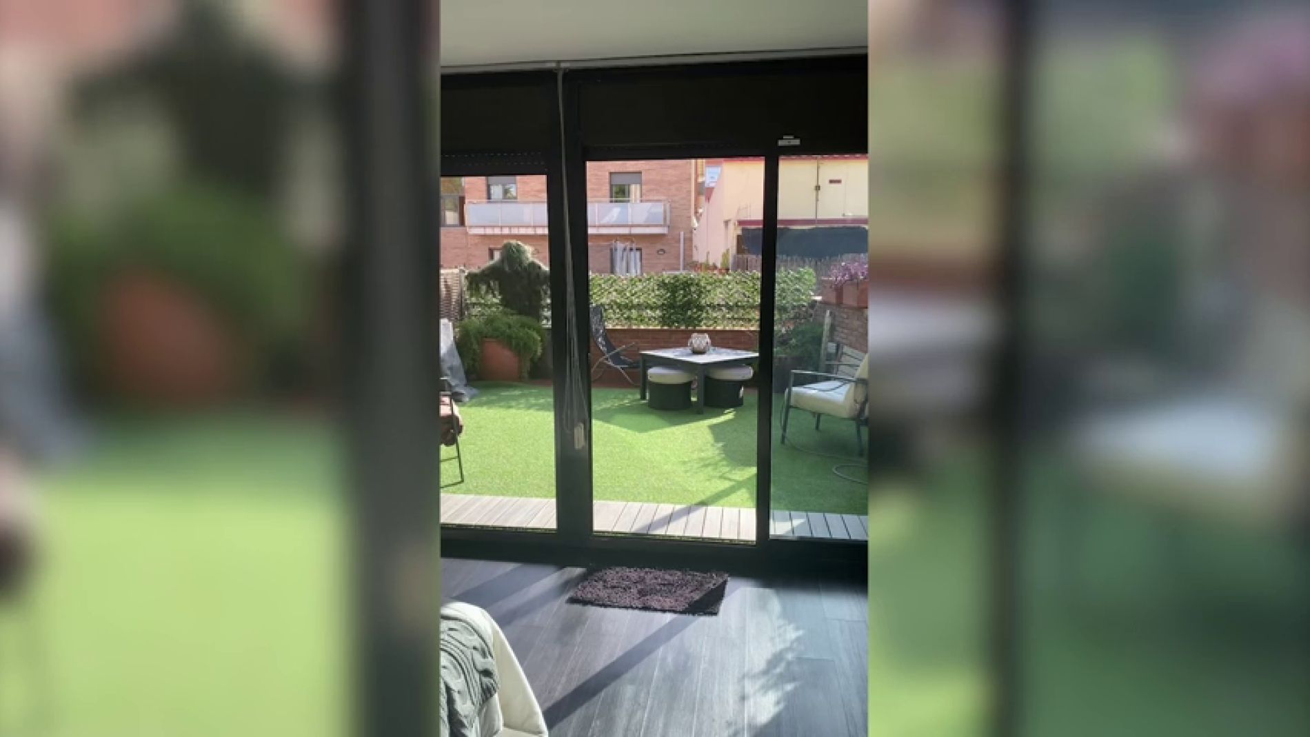 V&Iacute;DEO: Se disfraza de arbusto para darle un susto a su madre en Tarragona