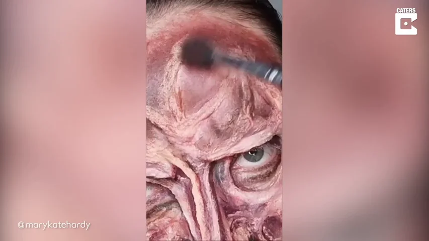 VÍDEO: Una virtuosa del maquillaje se transforma en personajes de películas de terror para Halloween