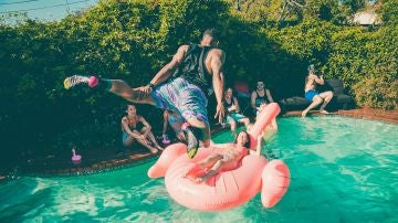 Un ejemplo de fiesta en la piscina