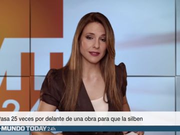 Pasa 25 veces por delante de una obra para que la silben