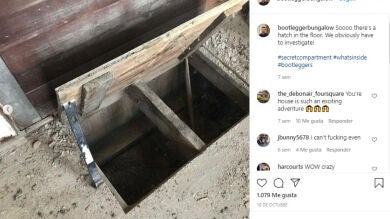 Una pareja compra una casa vieja y descubren el secreto de su antiguo dueño escondido en las paredes