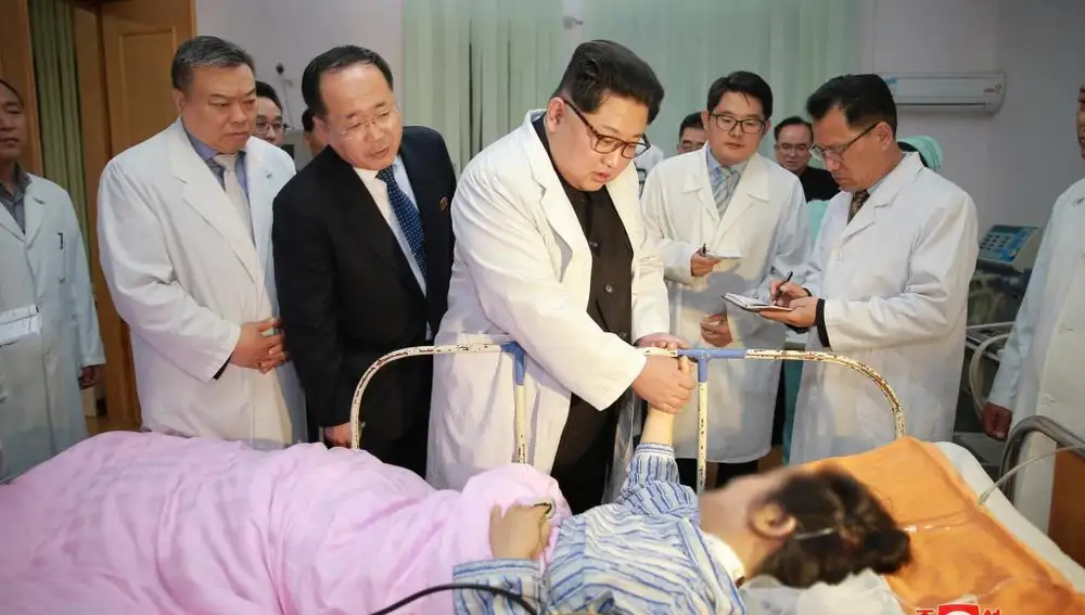 Kim Jong-Un con un enfermo