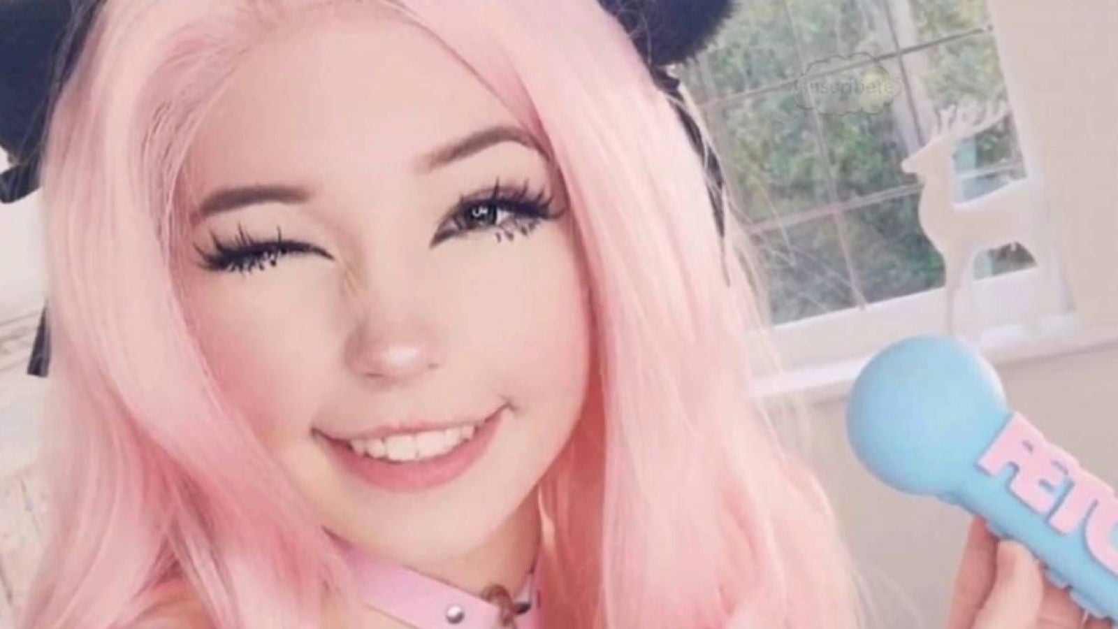 Belle Delphine se pasa de frenada con un tuit inaceptable