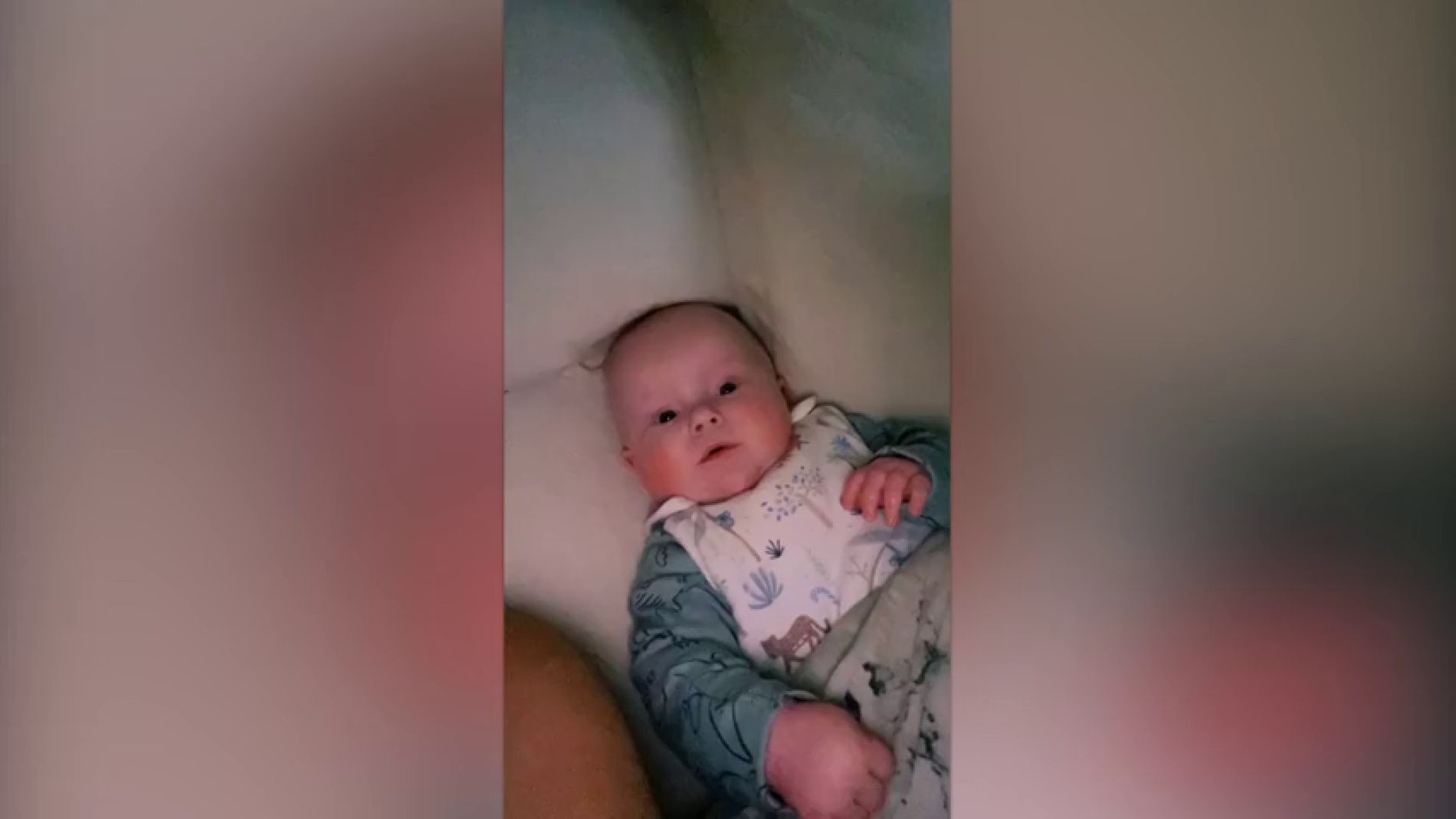 V&Iacute;DEO: Todo el mundo se sorprende por lo que este beb&eacute; susurra a su madre