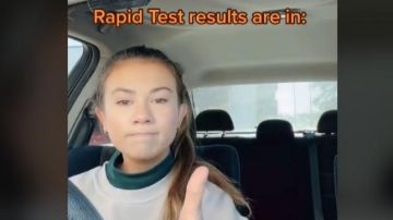 Maryn conociendo el resultado de su test en COVID-19