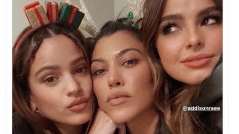 Rosalía y Addison Rae invitadas en chándal a la fiesta de Navidad de las Kardashian 