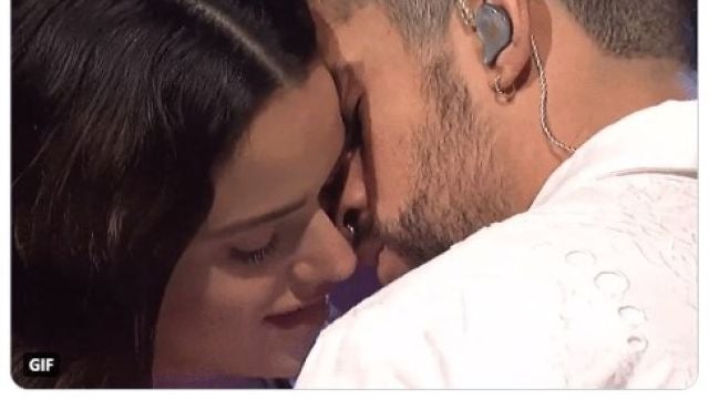 La Tension Sexual Entre Rosalia Y Bad Bunny En Plena Actuacion Que Ha Revolucionado A Sus Fans