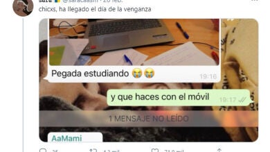 Su madre le manda una foto por WhatsApp de cómo estudia y se vuelve viral por este descuido