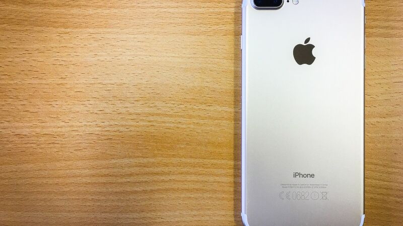 Un tailandés compra un iPhone 7 por Internet pero no recibe lo que esperaba