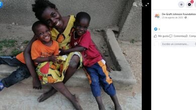 Una madre sin hogar con dos hijos recibe una transformación asombrosa después de ser encontrada en la calle en Ghana