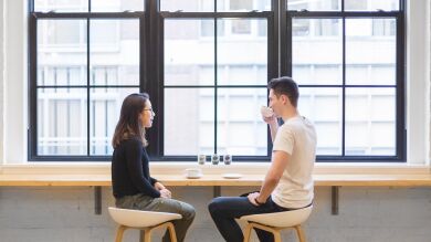 La ridiculez de los estereotipos sexistas en la primera cita 