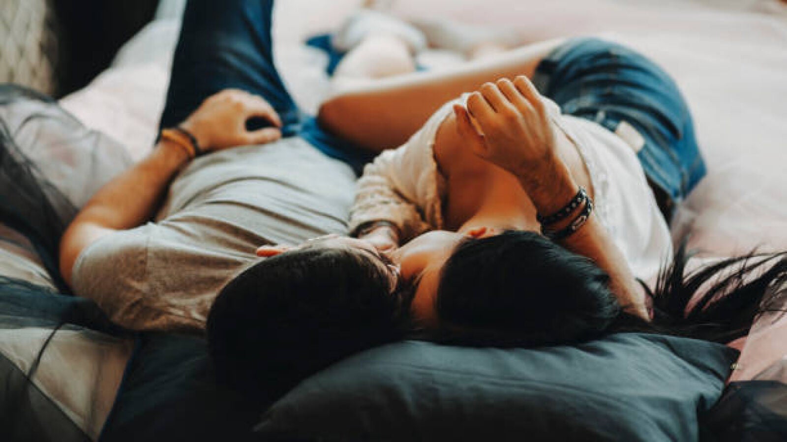 Cómo avivar la pasión con tu pareja para que la distancia no acabe con vuestra relación