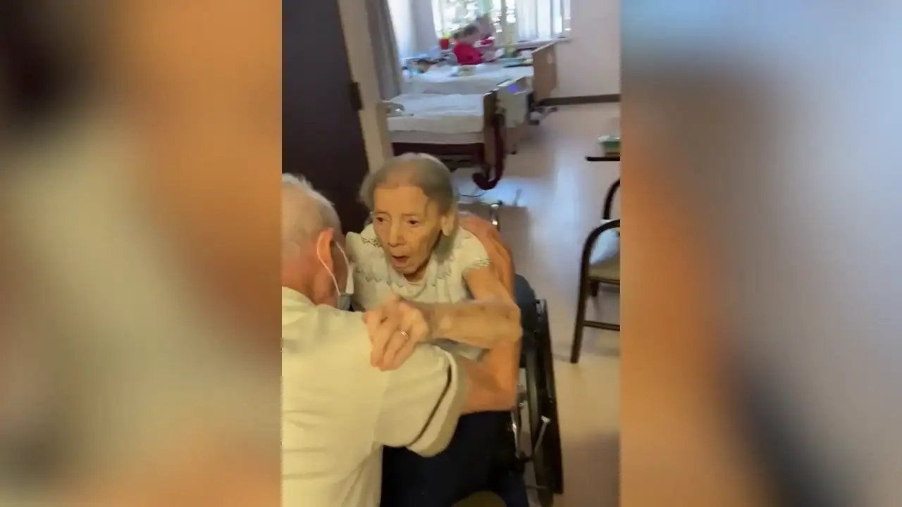  Una pareja estadounidense casada durante 73 años se reúne en un hogar de ancianos después de pasar casi un año separados