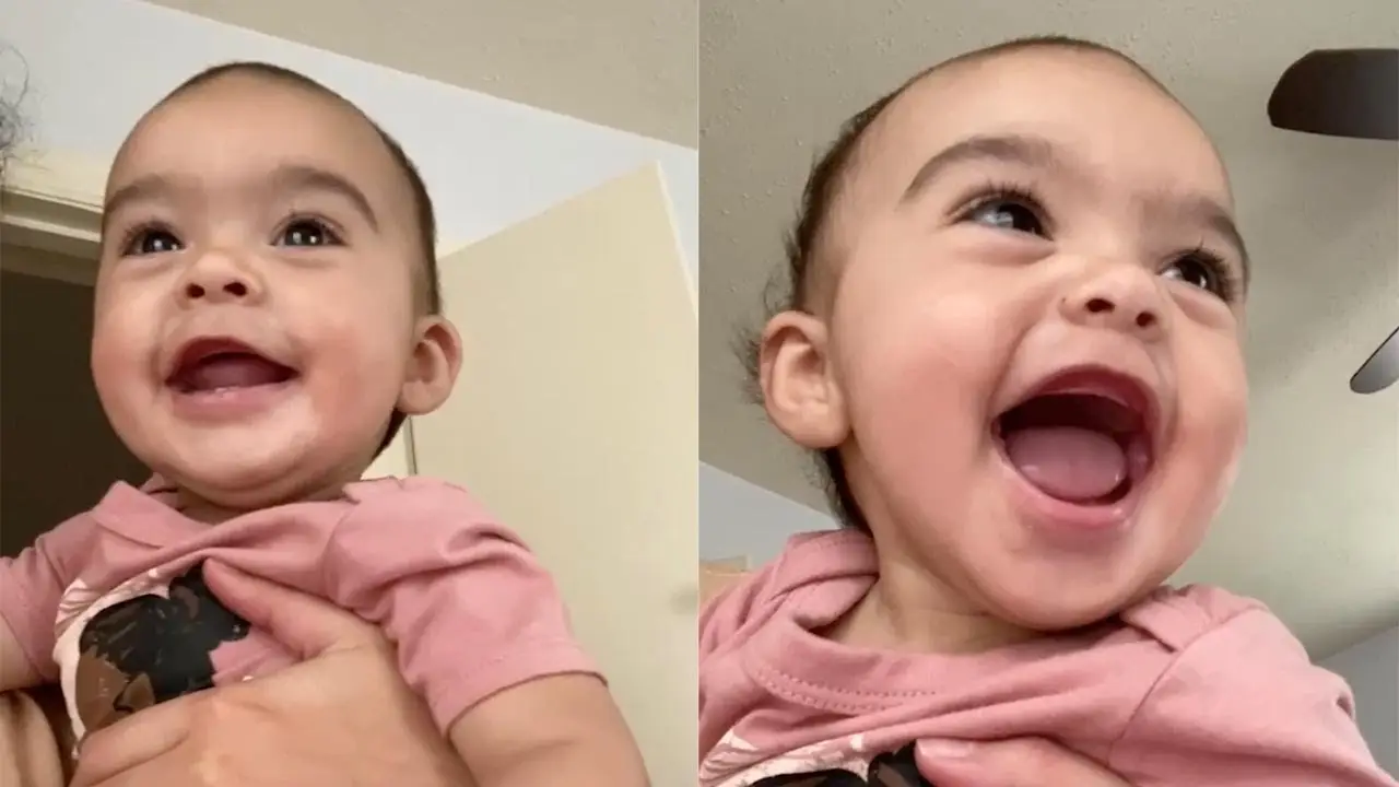 Bebé riéndose