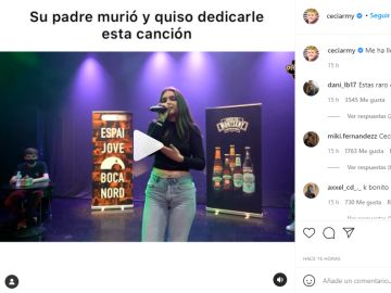 Irene Poncelam cantando en la batalla de freestyle
