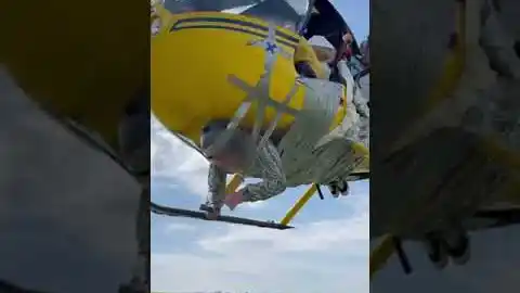 Un &#39;youtuber&#39; ruso ata a un hombre a un helicóptero con cinta de embalaje para realizar un sobrevuelo