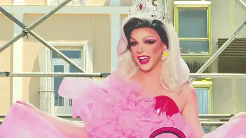 Una figura gigante de Supremme de Luxe reina en el Orgullo de Madrid 2021 Una figura gigante de Supremme de Luxe reina en el Orgullo de Madrid 2021