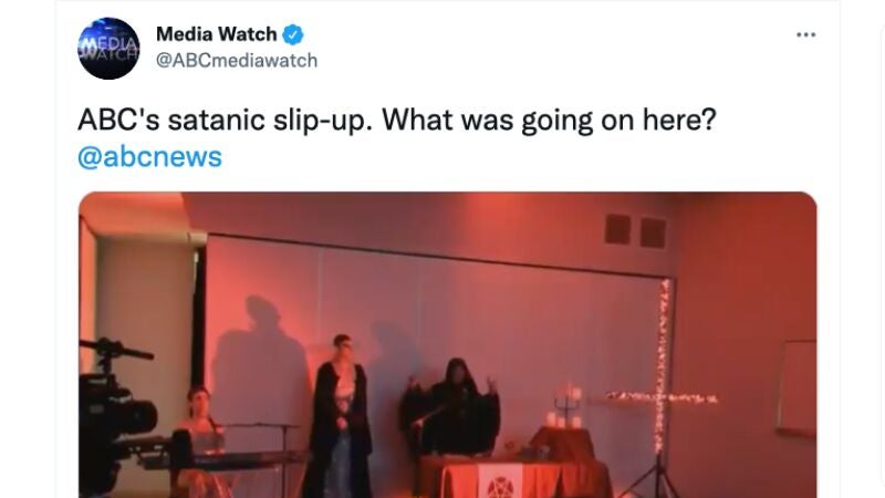 Una cadena de televisión australiana emite accidentalmente un rito satánico durante el informativo