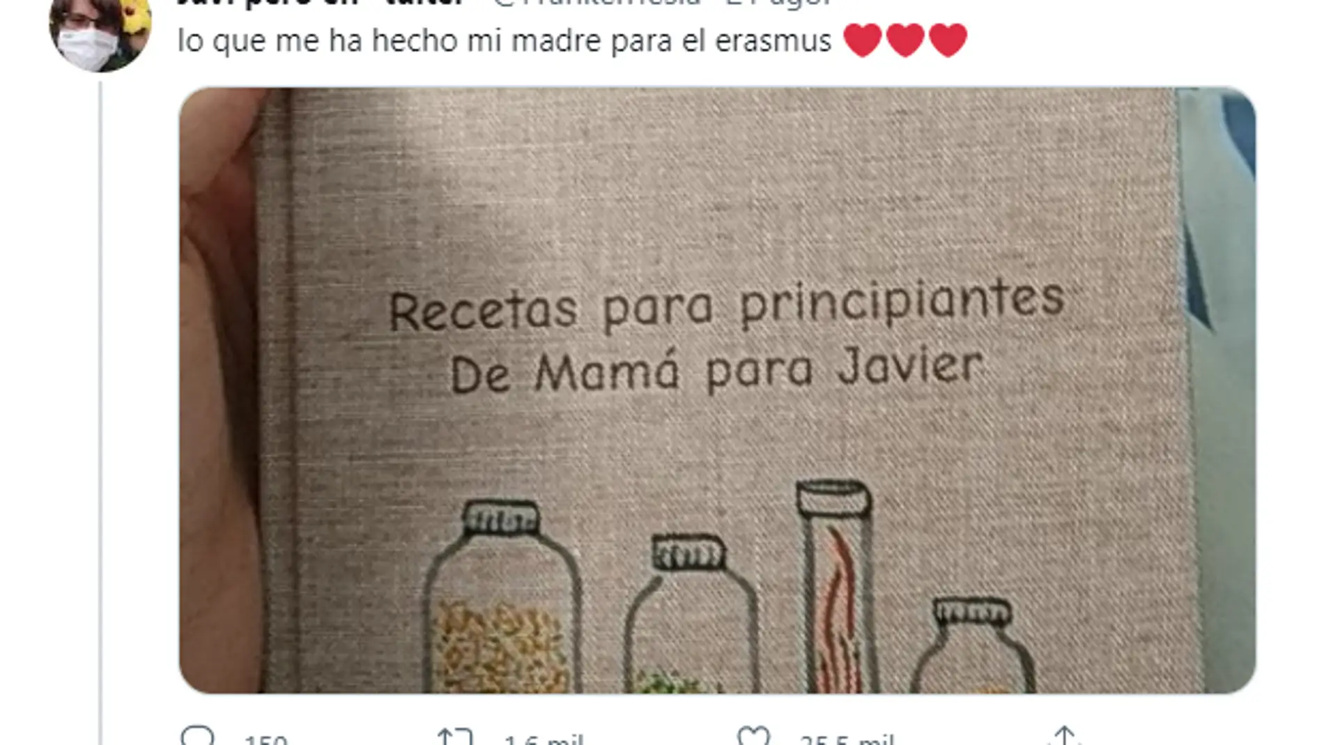 Una madre le regala a su hijo que se va de Erasmus un cuaderno con sus recetas