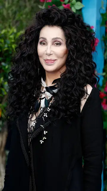 La cantante y actriz Cher La cantante y actriz Cher