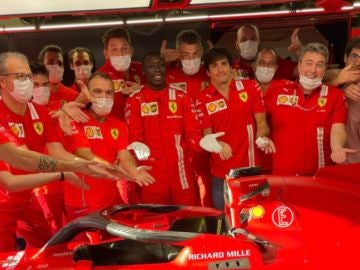 Khaby en el motorhome de Ferrari