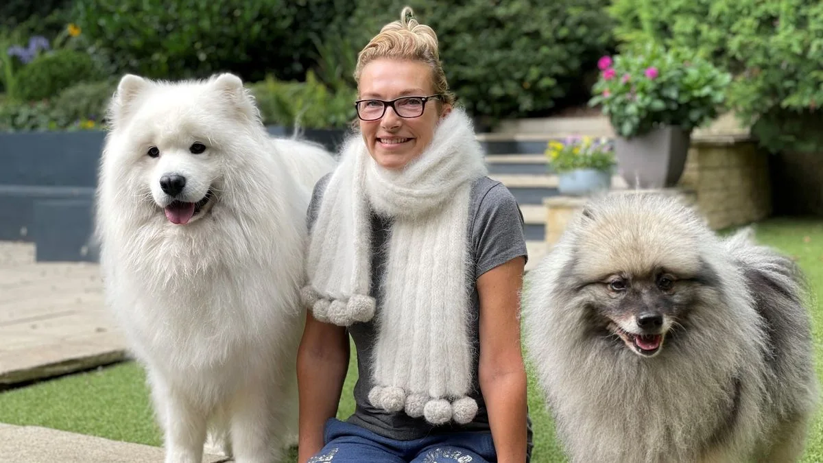 Michelle junto a sus dos perros