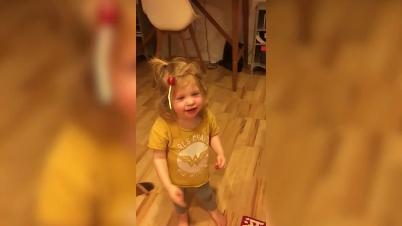 La divertida forma en la que ha amanecido esta ni&ntilde;a tras su primera noche de Halloween