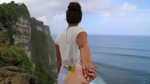 Foto de una pareja de viaje Foto de una pareja de viaje
