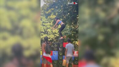 'Milk Crate Challenge': el peligroso reto de TikTok que acaba con la caída asegurada de esta chica 