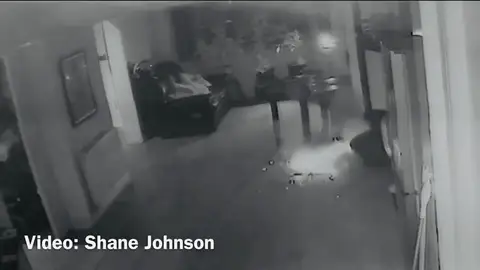 Momento aterrador que explota la batería de un hoverboard provocando un enorme incendio Momento aterrador que explota la batería de un hoverboard provocando un enorme incendio